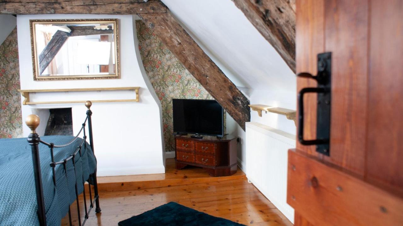 Bed and Breakfast Little Pie In The Sky Уитби Экстерьер фото