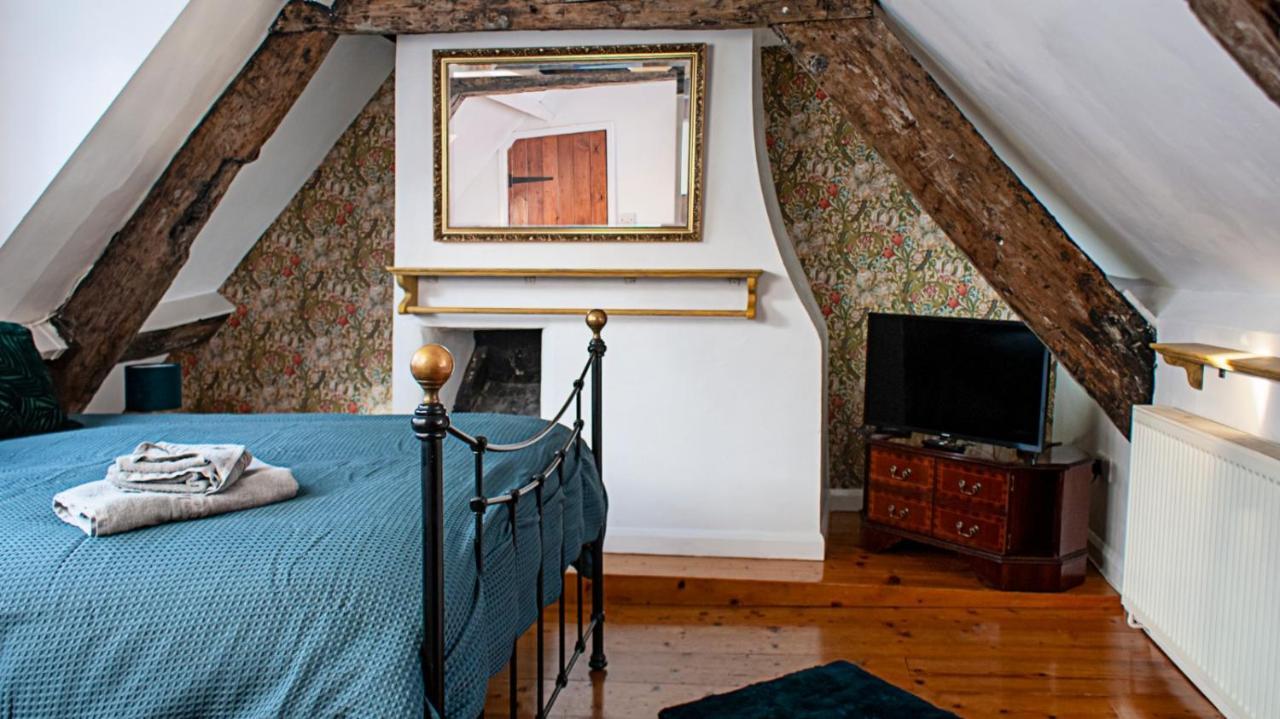 Bed and Breakfast Little Pie In The Sky Уитби Экстерьер фото
